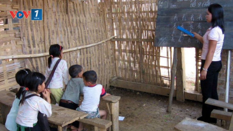 Năm học mới sắp bắt đầu, nhưng vẫn còn tình trạng, nơi thiếu trường, nơi thiếu giáo viên, nơi thiếu sách giáo khoa, và không ít trường hợp phải cho con nghỉ học vì gia đình thiếu tiền đóng học phí và mua đồ dùng học tập (Thời sự trưa 4/9/2017)