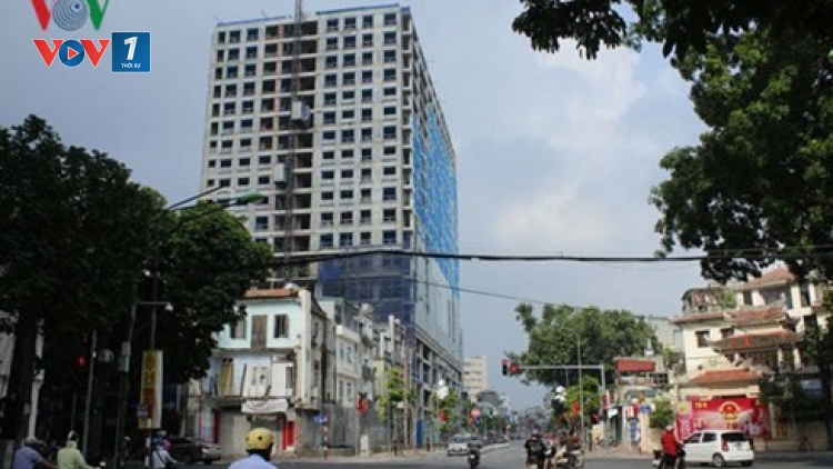 UBND thành phố Hà Nội yêu cầu rà soát lại thủ tục pháp lý trong việc xử lý vi phạm trật tự xây dựng tại tòa nhà 8B Lê Trực (Thời sự trưa 1/9/2017)