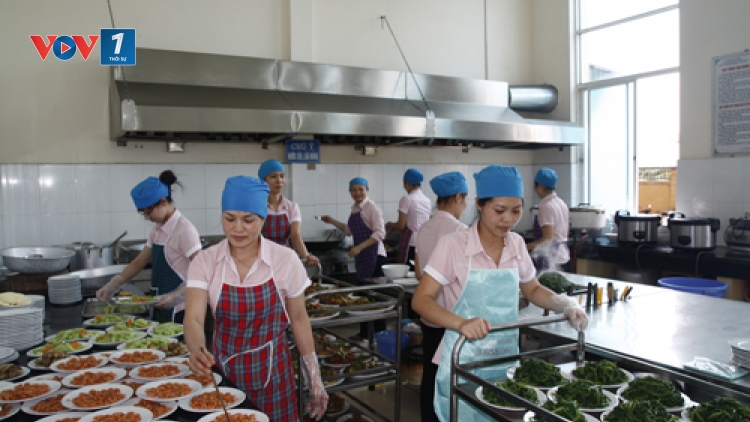Tăng cường giám sát an toàn thực phẩm bếp ăn trong trường học (23/10/2018)