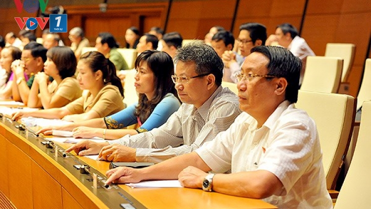 Khi "Hình của Đảng lồng trong hình của nước" (23/10/2018)