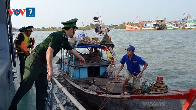 Tăng cường phổ biến pháp luật cho ngư dân khi vươn khơi (21/02/2018)