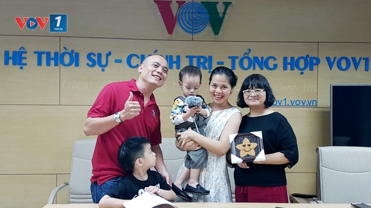 Hành trình đưa hạt gạo lên mặt tranh, rồi đưa những bức tranh gạo đó đến với khách hàng ở nhiều nơi trong nước và trên thế giới (09/03/2018)