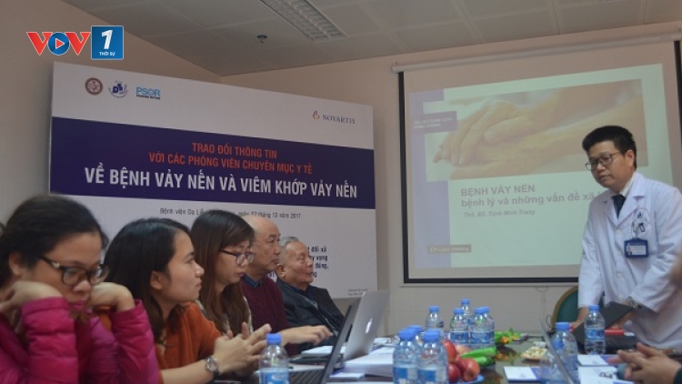 Tránh “tiền mất tật mang” khi điều trị bệnh vảy nến (16/3/2018)