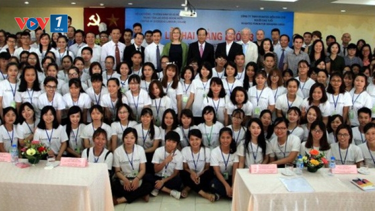 Phụ nữ Việt Nam với chương trình đi học tập làm việc tại nước ngoài. (16/3/2018)