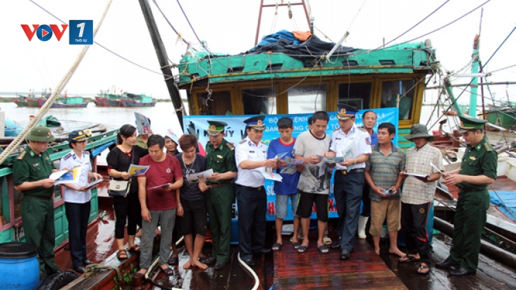 Cảnh sát biển tăng cường phổ biến quy định pháp luật cho ngư dân (9/4/2018)