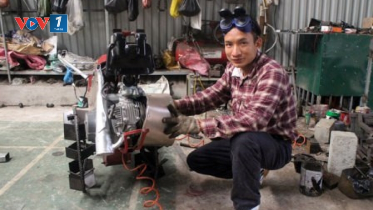 Gặp gỡ nhà sáng chế không chuyên với chiếc máy nông nghiệp có 15 chức năng (12/7/2018)