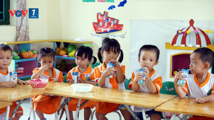 Sữa học đường và những băn khoăn, lo lắng của phụ huynh học sinh (21/9/2018)