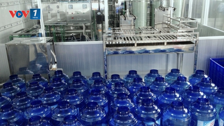 Tăng cường quản lý nước đóng chai, đóng bình ngăn ngừa việc tăng giá bất hợp lý (17/10/2019)