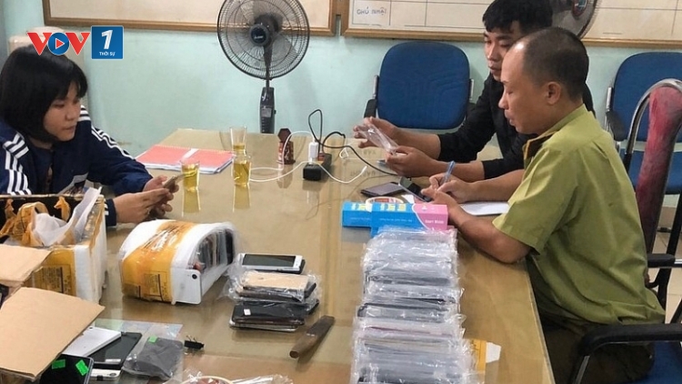 Hà Nội: Tạm giữ hàng trăm điện thoại di động không giấy tờ (29/10/2019)