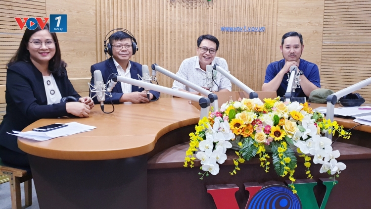 “Nghiện facebook”: Làm sao để giới trẻ có bản lĩnh, coi mạng xã hội là công cụ hữu ích trong cuộc sống chứ không thành “nô lệ” của nó? (15/11/2019)