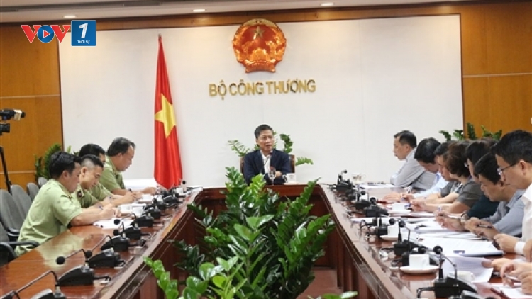 Bộ trưởng Bộ Công thương làm việc với Tổng cục Quản lý thị trường về chống buôn lậu, gian lận thương mại và hàng giả (14/11/2019)