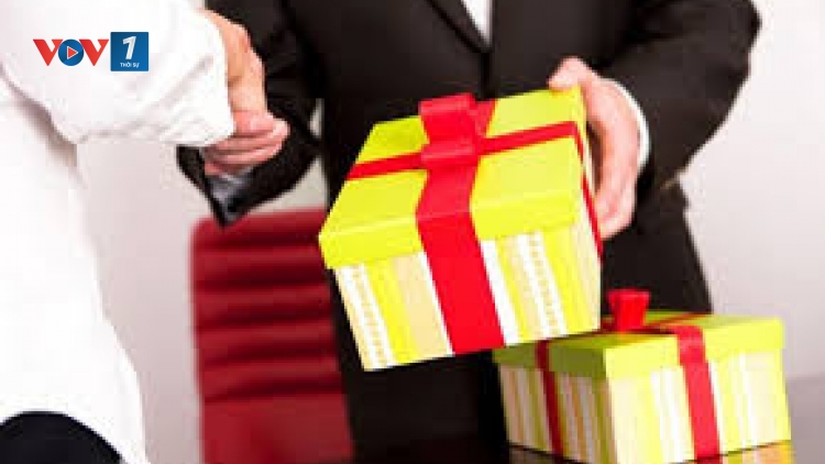 Biếu, nhận quà Tết và hành động nêu gương (23/12/2019)