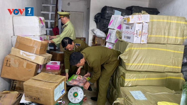 Hà Nội bắt giữ 800kg thịt lợn không rõ nguồn gốc xuất xứ (19/12/2019)