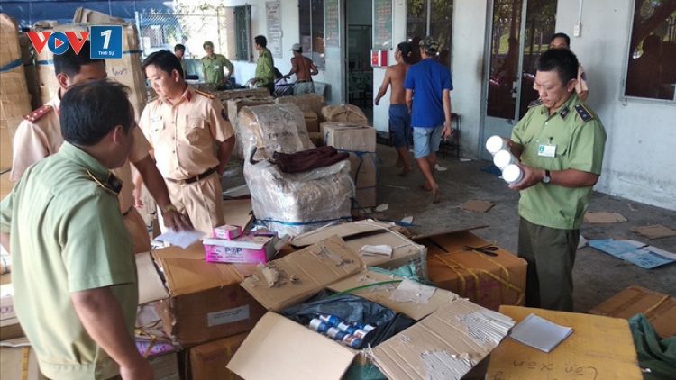 Vĩnh Long thu giữ hơn 300 thùng mỹ phẩm, thuốc đông dược nhập lậu (5/3/2019)