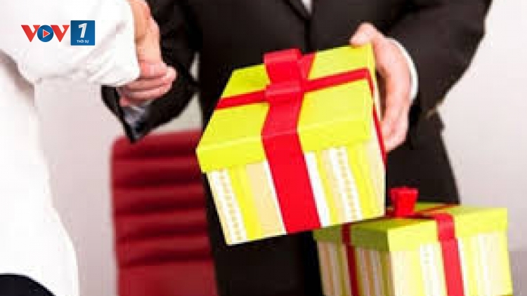 Không bịt lỗ hổng, liệu từ chối quà tặng không đúng quy định, có khả thi? (29/3/2019)