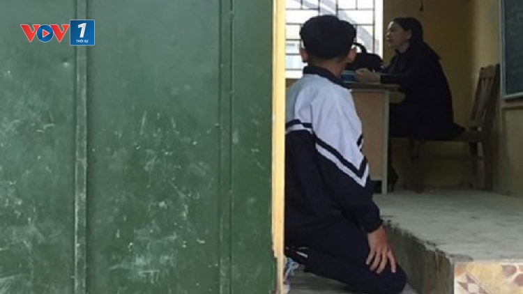 Giáo viên phạt học sinh không dễ - Nhìn từ vụ giáo viên bắt học sinh quỳ (17/5/2019)