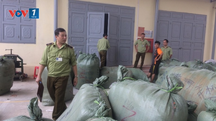 Quản lý thị trường Lạng Sơn ngăn chặn lô hàng quần áo giả mạo nhãn hiệu nổi tiếng (10/5/2019)