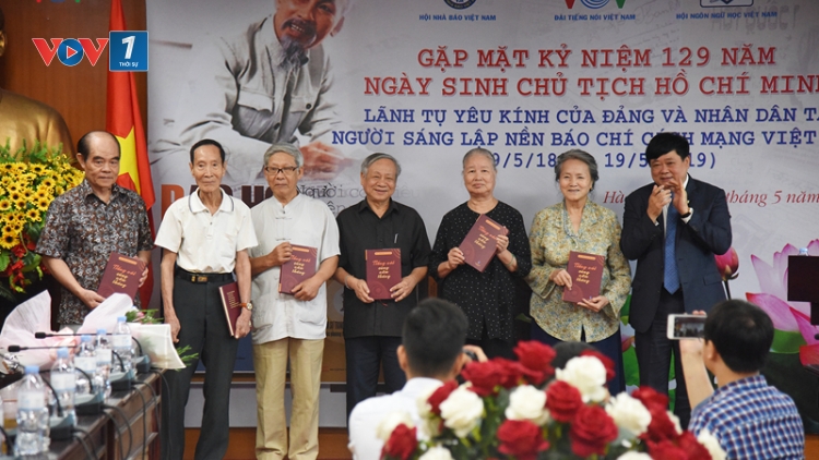 Kỷ niệm 129 năm Ngày sinh Chủ tịch Hồ Chí Minh, Đài Tiếng nói Việt Nam, Hội nhà báo Việt Nam và Hội Ngôn ngữ học Việt Nam giới thiệu cùng công chúng và những người làm báo cả nước 3 cuốn sách quý (15/5/2019)