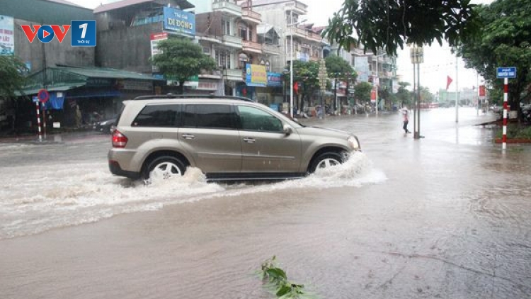 Bạn hữu đường xa: Kinh nghiệm xử lý khi xe ô tô đi qua vùng ngập nước (15/8/2019)