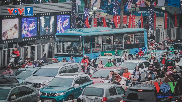 Lo ngại về nguy cơ mất an toàn đối với xe khách vào thời điểm giáp Tết (21/1/2020)