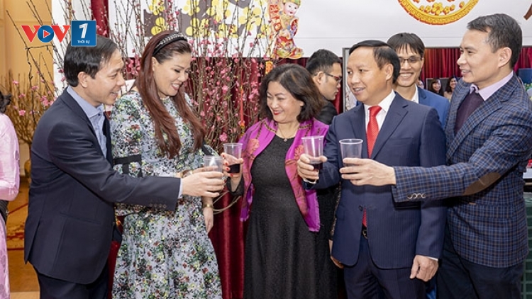THỜI SỰ 18H CHIỀU 24/1/2020: Không khí đón Tết, vui Xuân của đồng bào trong nước và kiều bào ta ở nước ngoài.