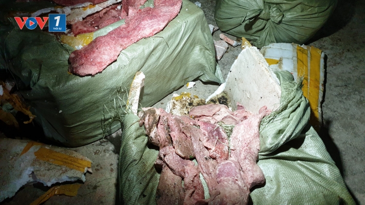 Lạng Sơn bắt giữ 400kg nầm lợn đã bốc mùi hôi thối, không đảm bảo vệ sinh thú y (21/1/2020)