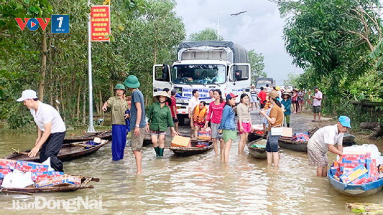 Hành trình chuyến xe cứu trợ về Quảng Bình của các tài xế tỉnh Hòa Bình (29/10/2020)