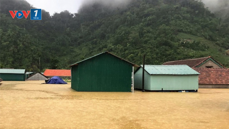 Nhà phao tránh lũ an toàn của người dân miền núi Quảng Bình (25/10/2020)