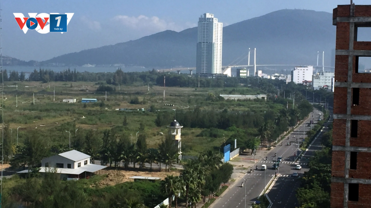 Loạt phóng sự “Ồ ạt phân lô bán nền: lỗ hổng trong quản lý tài nguyên đất đai” – Phần 2 nhan đề: "Hệ lụy từ cơn lốc phân lô bán nền" (6/10/2020)