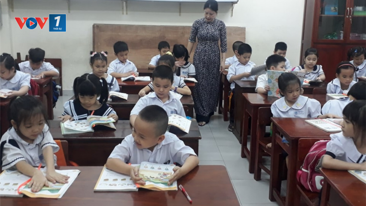 Đà Nẵng: Phụ huynh và giáo viên đều kêu về chương trình lớp 1 quá nặng (8/10/2020)