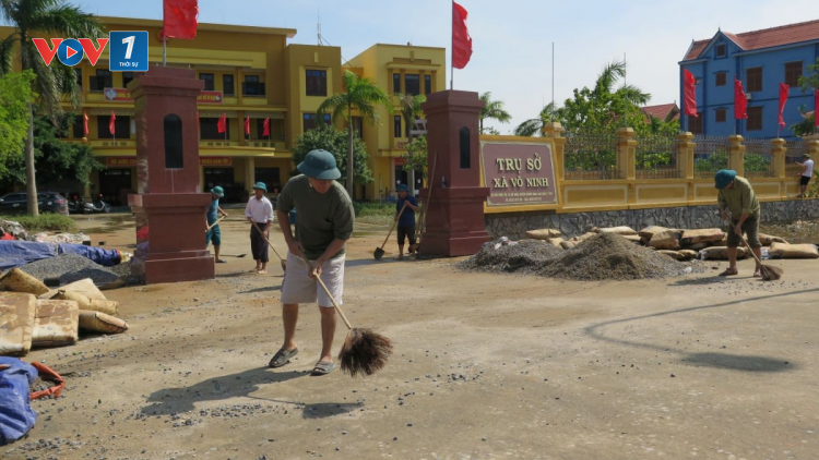 THỜI SỰ 18H CHIỀU 22/10/2020: Tranh thủ lũ rút, hàng vạn người dân miền Trung trở về nhà sau những ngày chạy lũ để dọn dẹp nhà cửa