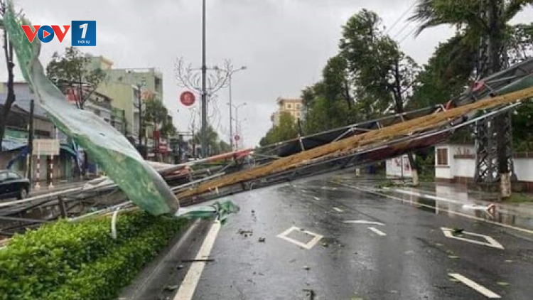 THỜI SỰ 18H CHIỀU 28/10/2020: Bão số 9, được coi là mạnh nhất trong 20 năm qua, đổ bộ vào các tỉnh ven biển Nam Trung bộ trưa nay, gây mưa lớn, gió giật mạnh diện rộng.