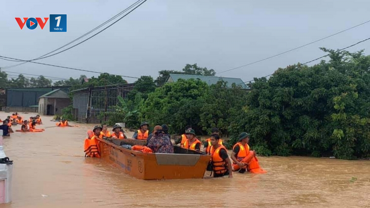THỜI SỰ 18H CHIỀU 8/10/2020: Thủ tướng yêu cầu thực hiện nhiều nhiệm vụ cấp bách giảm thiểu thiệt hại thiên tai tại Miền Trung.
