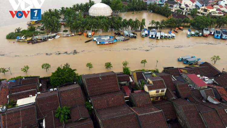 Ứng phó mưa lũ ở các tỉnh miền Trung (13/10/2020).