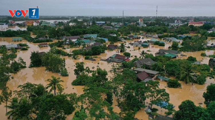 Nguyên nhân gây mưa lũ, sạt lở nặng nề ở miền Trung (27/10/2020)