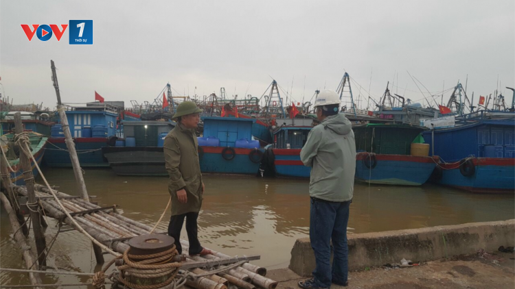 Quảng Bình: Bão suy yếu, mưa to, hơn 47.000 dân sơ tán chưa được trở về nhà (15/11/2020)