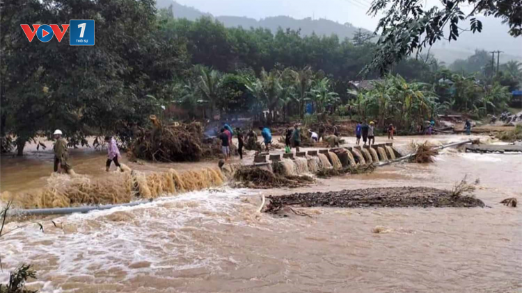 Miền Trung: Tạnh mưa, các địa phương nỗ lực khắc phục sạt lở (7/11/2020)