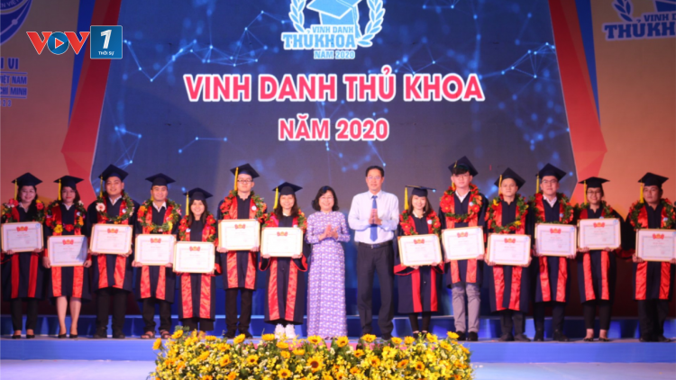 Vinh danh 60 thủ khoa tiêu biểu, xuất sắc năm 2020 (27/11/2020)