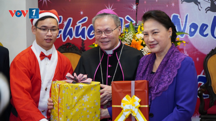 THỜI SỰ 18H CHIỀU 22/12/2020: Chủ tịch QH Nguyễn Thị Kim Ngân chúc mừng Giáng sinh Tổng giám mục Huế và thăm gia đình công giáo tiêu biểu.