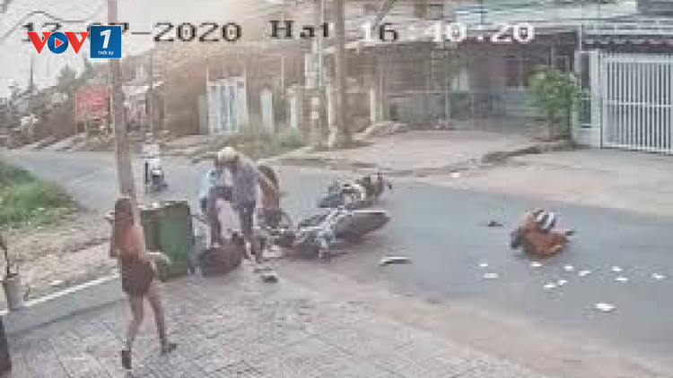 Hành vi côn đồ, thói vô cảm nhìn từ những vụ tai nạn giao thông gần đây (17/12/2020)