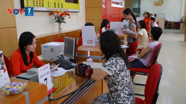 Ngân hàng đẩy mạnh khuyến mãi hút khách hàng giao dịch online (19/2/2020)