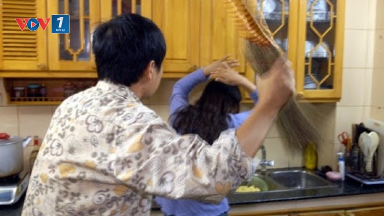 Phòng chống bạo hành gia đình: Cần giải pháp mạnh (24/2/2020)