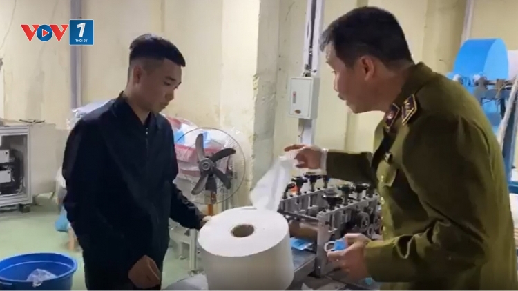 Quản lý thị trường Hà Nội đề nghị xử lý hình sự vụ việc sản xuất khẩu trang bằng giấy vệ sinh (27/2/2020)