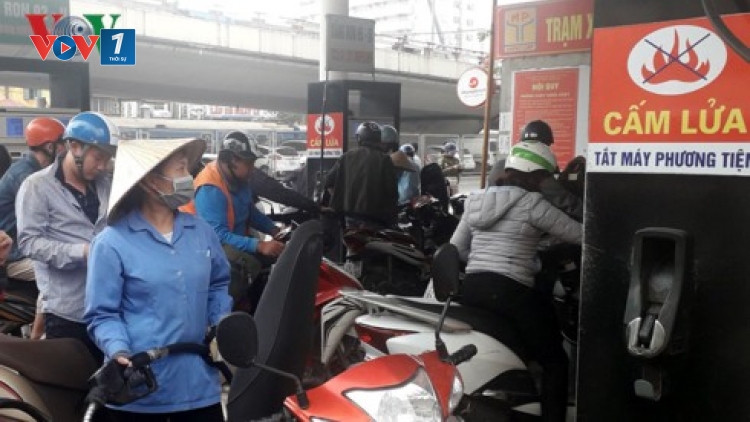 THỜI SỰ 18H CHIỀU 15/3/2020: Giá xăng, dầu đồng loạt giảm sâu về sát ngưỡng 16.000 đồng mỗi lít.
