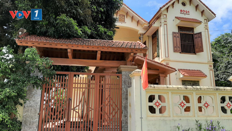 THỜI SỰ 18H CHIỀU 23/5/2020: Thanh Hóa phát hiện nhiều hộ khá giả vẫn được nhận tiền hỗ trợ khó khăn do đại dịch COVID-19, trong đó có những gia đình có họ hàng với Chủ tịch và Phó Chủ tịch UBND xã Yên Thọ.