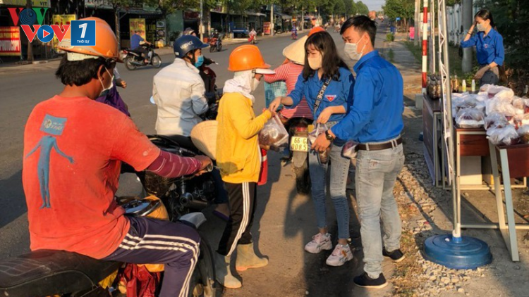 THỜI SỰ 18H CHIỀU 17/5/2020: Hàng chục nghìn công nhân Bình Dương chưa được tiếp cận gói hỗ trợ 62.000 tỷ.