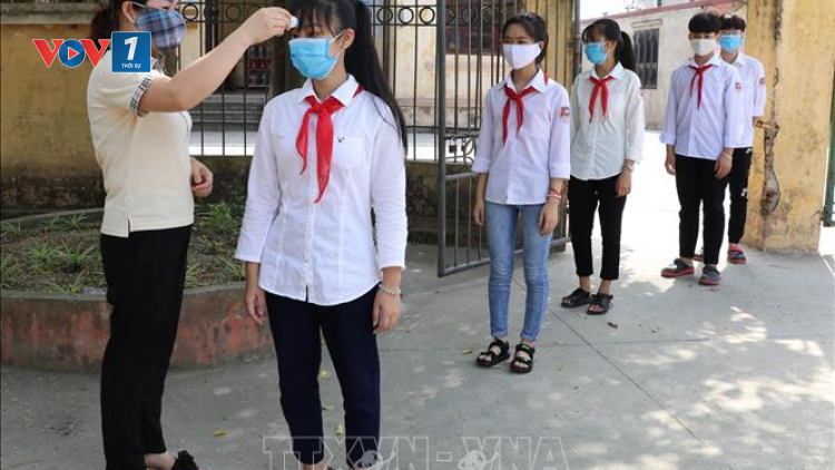 Các địa phương đảm bảo an toàn cho học sinh khi đi học trở lại (5/5/2020)