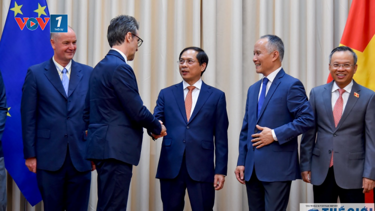 THỜI SỰ 18H CHIỀU 18/6/2020: Bộ Ngoại giao trao văn bản thông báo việc Việt Nam phê chuẩn Hiệp định thương mại tự do Việt Nam – EU EVFTA và Hiệp định Bảo hộ Đầu tư EVIPA cho đại sứ Liên minh châu Âu tại Việt Nam