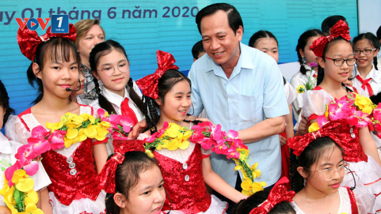 THỜI SỰ 18H CHIỀU 1/6/2020: Nhân ngày Quốc tế thiếu nhi 1/6, Bộ Lao động - Thương binh và Xã hội phát động Tháng hành động vì trẻ em với chủ đề “Chung tay bảo vệ trẻ em, phòng, chống xâm hại trẻ em”