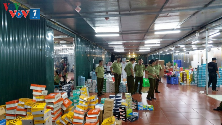 Triệt phá kho hàng lậu "khủng" ở Lào Cai: Lực lượng chức năng nói gì? (9/7/2020)